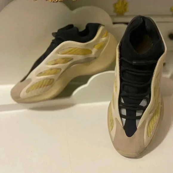 Adidas Yeezy 700 V3 "Safflower"APE 779001 
#126401668 Men's 10 US KANYE WEST - Picture 12 of 16
